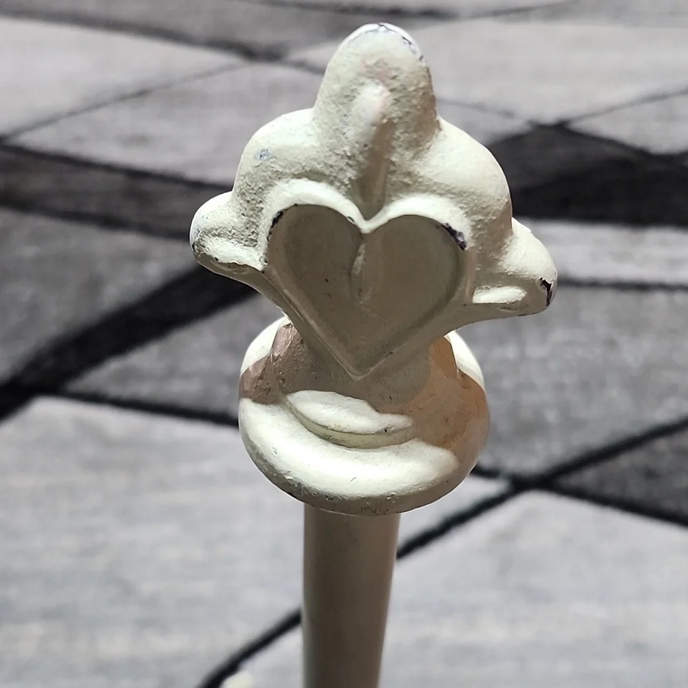 ANTIQUE WHITE 2001 CAST IRON 